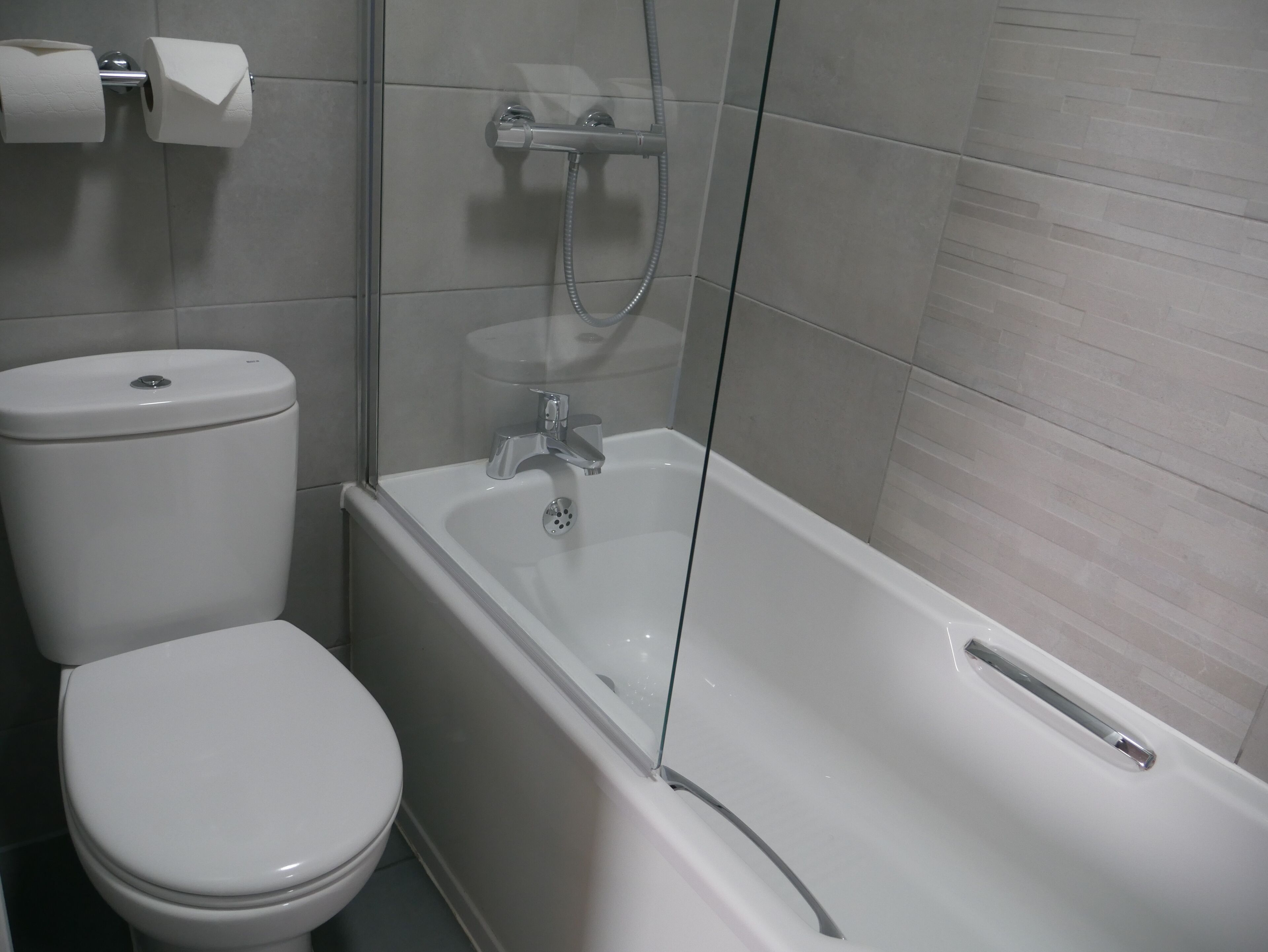 club double or twin room, 1 double bed, sea view, sea facing | bathroom | designer toiletries, hair dryer, towels