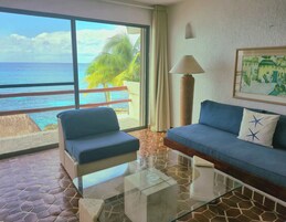 Luxury Condo, 1 Bedroom, Kitchen, Ocean View | Living area