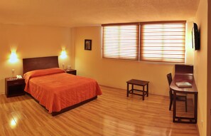 Habitación estándar, 1 cama doble | Ropa de cama de alta calidad y decoración individual