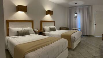 Deluxe-Doppelzimmer, 2 Doppelbetten | Kostenloses WLAN, Bettwäsche