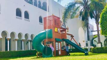 Children’s play area – outdoor