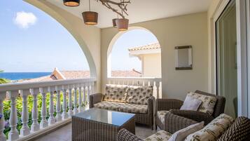 Luxury 3 bedroom Apartment, Ocean View - Turquoise Wave | Balkong