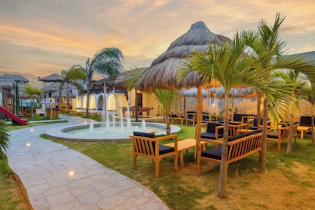 Free continental breakfast on weekdays . Presidente Beach