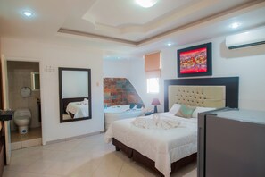 In-room safe, desk, free WiFi, bed sheets - Presidente Beach (Salinas)