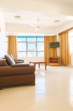 Apartamento executivo | Área de estar | TV