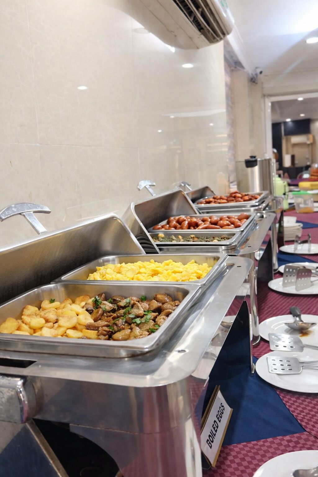 Daily continental breakfast (USD 5 per person)