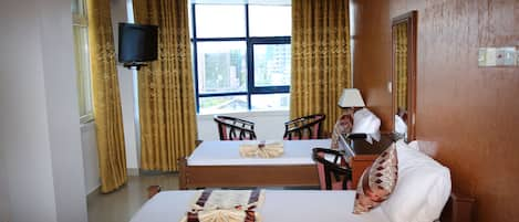 Deluxe Twin Room | Individually decorated, individually furnished, laptop workspace