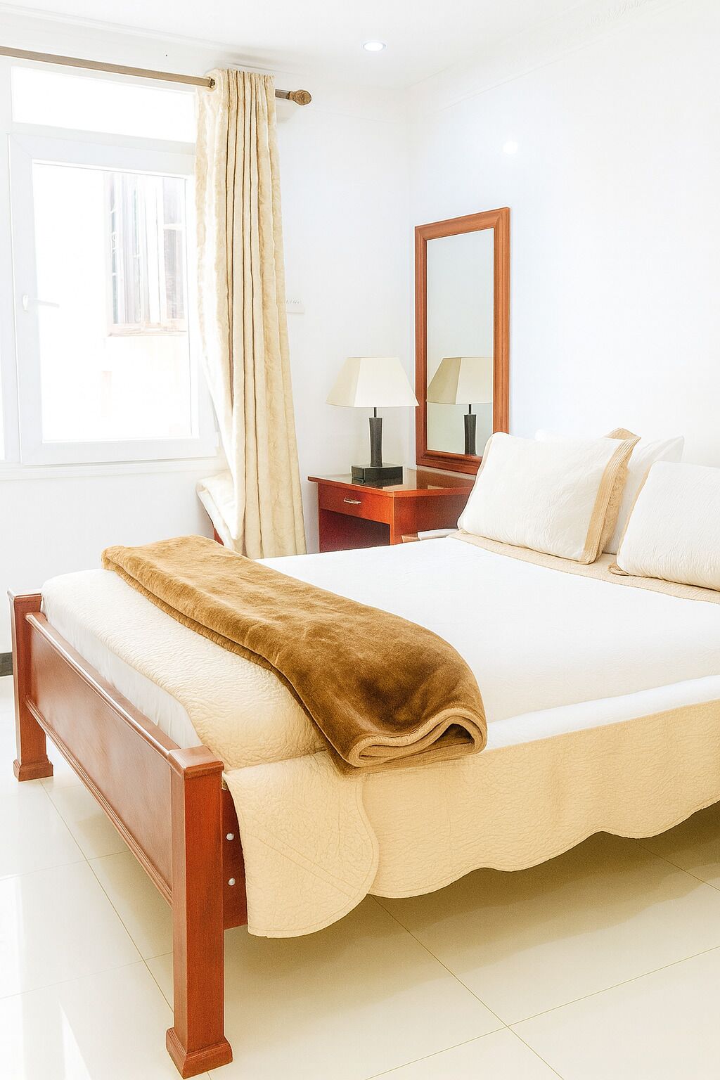 Executive Apartment | Living area | TV