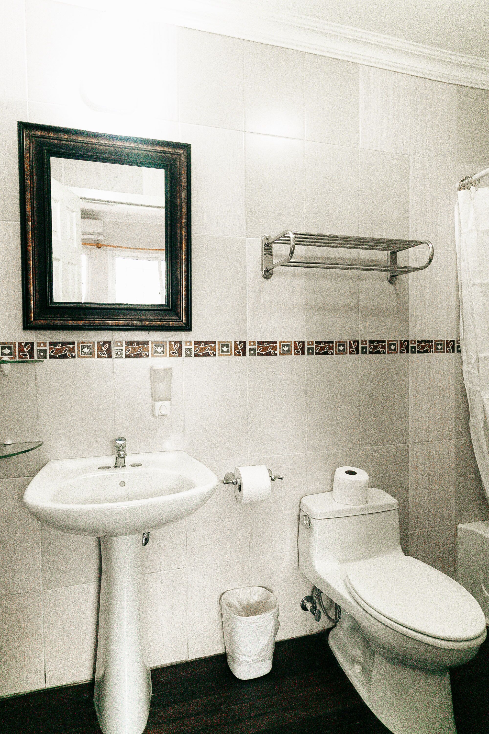 Ducha, artículos de tocador gratuitos, toallas