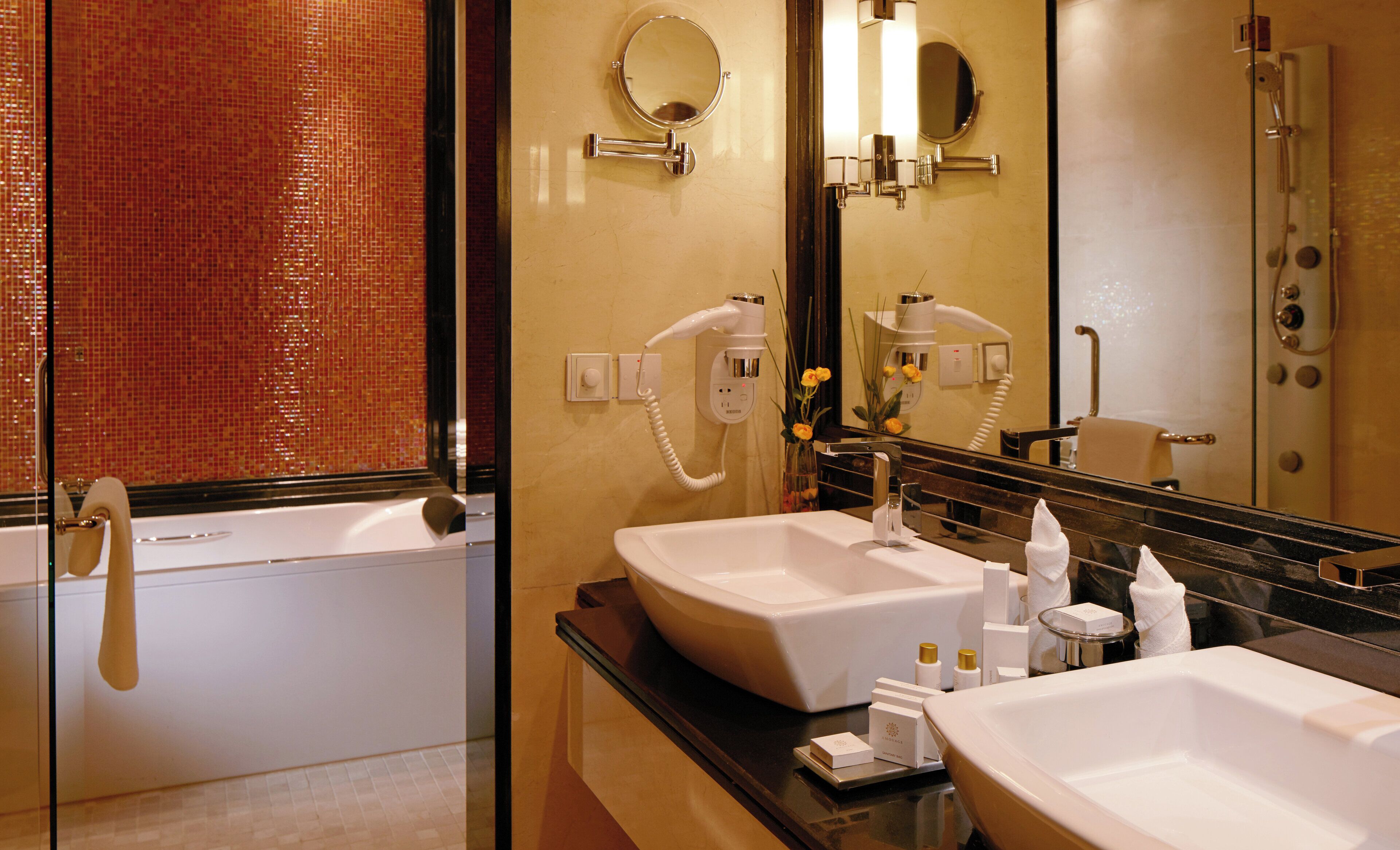 Photo - Millennium Hotel and Convention Centre Kuwait