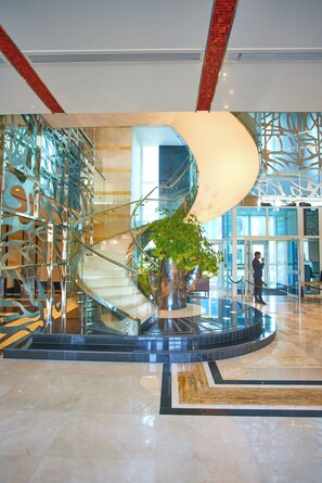 Lobby-lounge