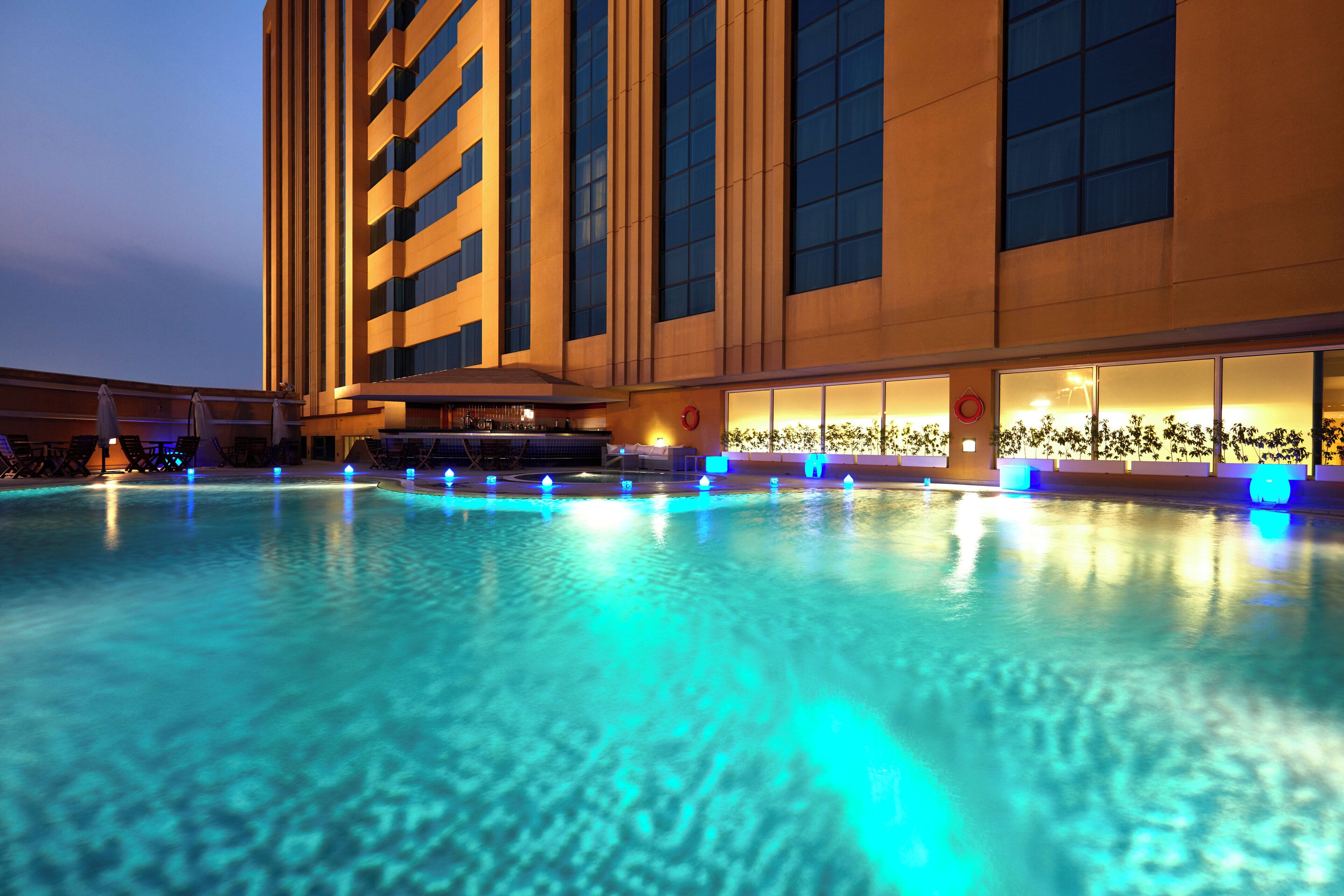 حمّام سباحة خارجي، مقاعد للتشمس