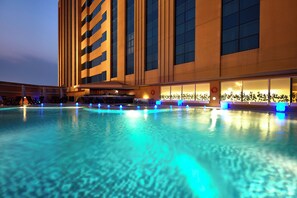 Outdoor pool, sun loungers