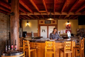 Bar (on property) - Klein-Aus Vista Desert Horse Inn (Aus)