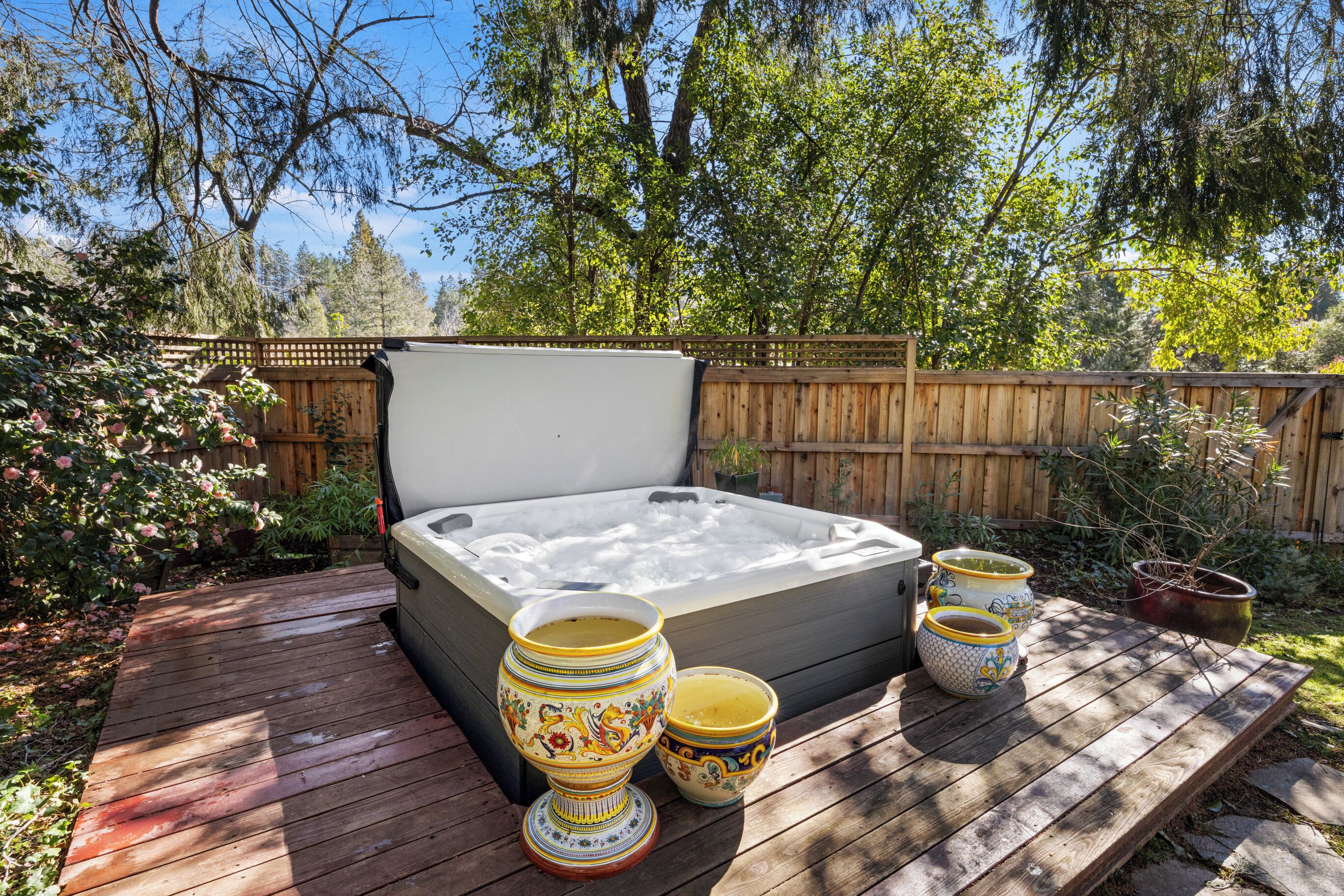 Outdoor spa tub