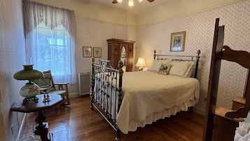 Double Room, Shared Bathroom (Room) | 1 bedroom, premium bedding, individually decorated