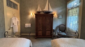 双床房, 公共浴室 (First Floor) | 1 多间卧室、高档床上用品、免费 WiFi、特色装修