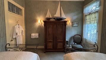 Zweibettzimmer, Gemeinschaftsbad (First Floor) | 1 Schlafzimmer, hochwertige Bettwaren, individuell dekoriert