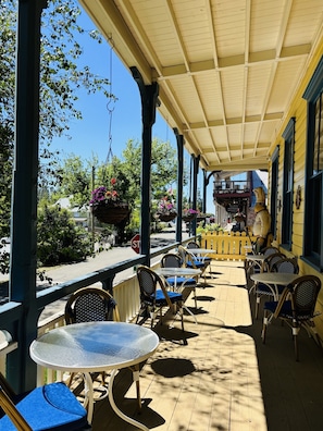 Terrace/patio - American River Inn (Georgetown)