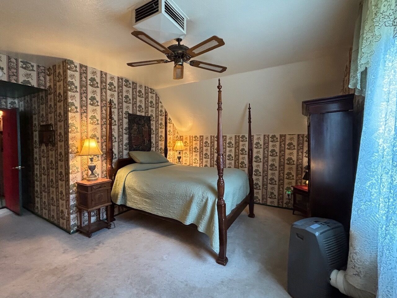Quarto casal, banheiro privativo (Library) | 1 quarto, roupas de cama premium, edredons de pluma, escrivaninha