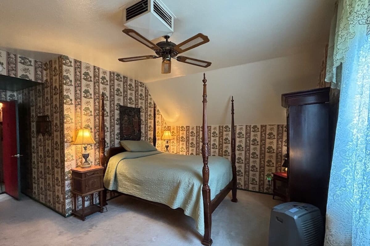 Quarto casal, banheiro privativo (Library) | 1 quarto, roupas de cama premium, edredons de pluma, escrivaninha