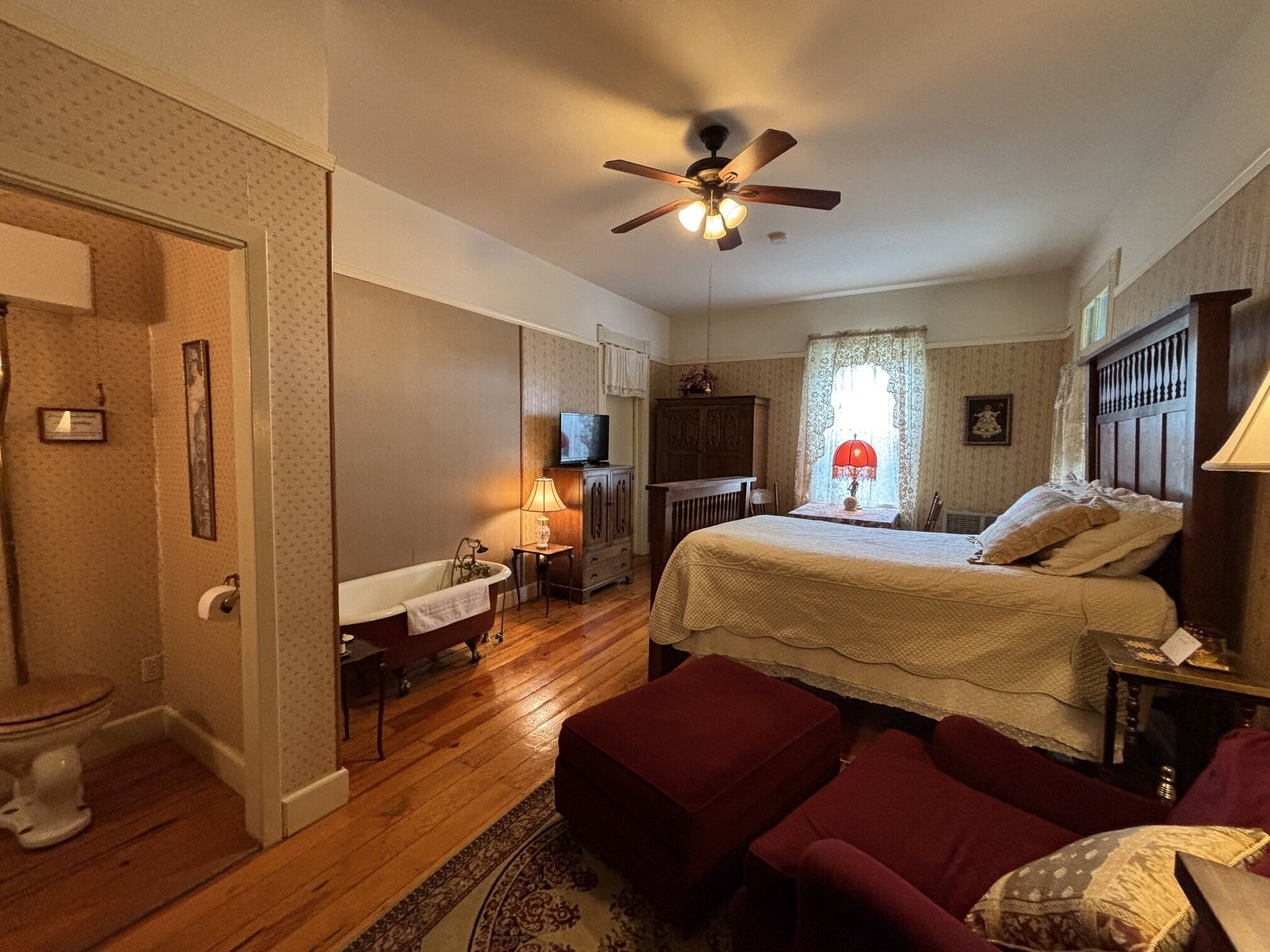 Quarto casal, banheiro privativo | 1 quarto, roupas de cama premium, edredons de pluma, escrivaninha