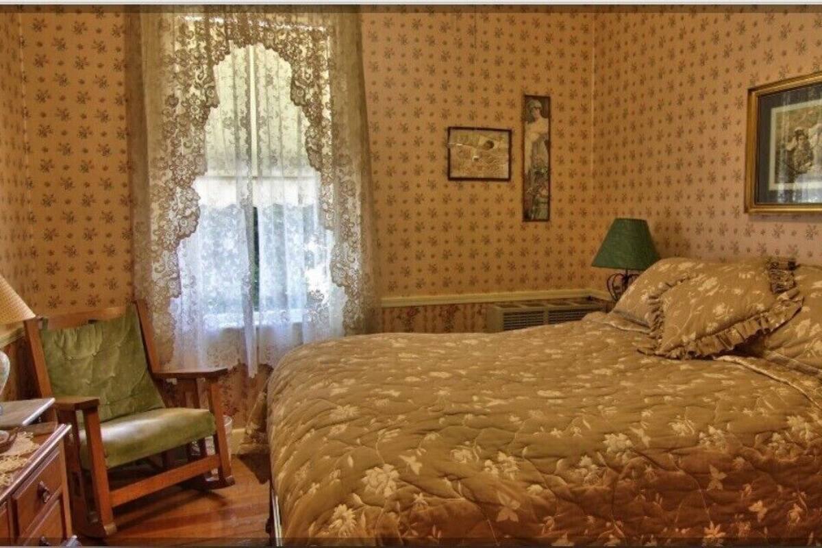 Habitació, 1 llit de matrimoni, bany compartit | Roba de llit d'alta qualitat, cobrellits i escriptori