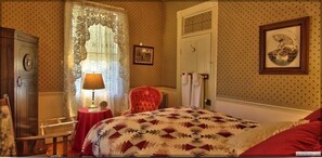 Room, 1 Queen Bed, Shared Bathroom