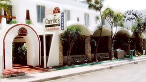 A Carrillo's Hotel with a sign indicating it is a lobster house. - Hotel Plaza Carrillo's (Cancun)