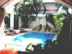 Outdoor pool - Hotel Plaza Carrillo's (Cancun)