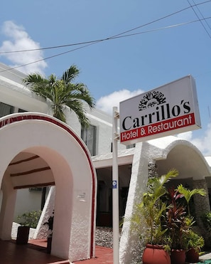 Front of property - Hotel Plaza Carrillo's (Cancun)