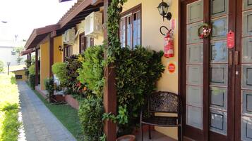 Frigobar, cofres nos quartos, berços grátis, Wi-Fi de cortesia