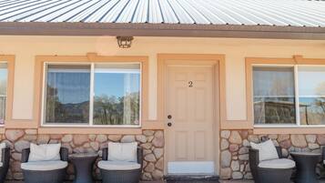 Kamar Standar, 1 Tempat Tidur King | Teras/patio