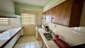 Suite | Dapur pribadi | Lemari es, kompor, pemanggang roti, dan blender