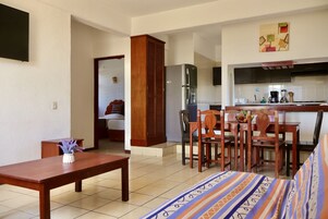 Master Suite P1 | Dining