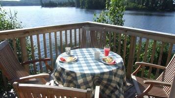 Romantic Cottage, 1 Queen Bed, Sauna, Lake View | Terrace/patio