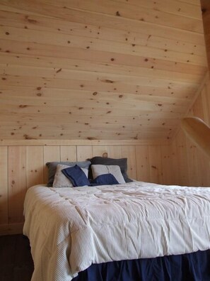 Romantic Cottage, 1 Queen Bed, Sauna, Lake View
