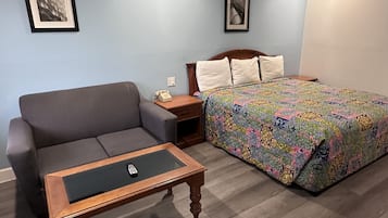 Standaard kamer, 1 kingsize bed | Een bureau, verduisterende gordijnen, gratis wifi, beddengoed