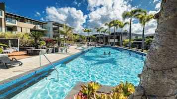 2 piscinas al aire libre, sillones reclinables de piscina