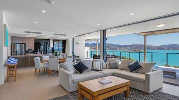 Attico Executive, 4 camere da letto, piscina privata | Area soggiorno | TV LCD