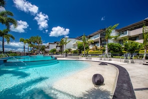 2 piscinas al aire libre, tumbonas