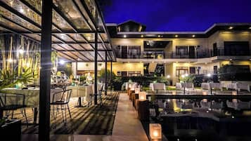 Breakfast, lunch, dinner served; Filipino cuisine, pool views