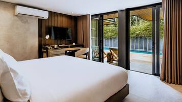 Chambre Double, vue piscine (Mara) | Literie de qualité supérieure, coffres-forts dans les chambres, bureau