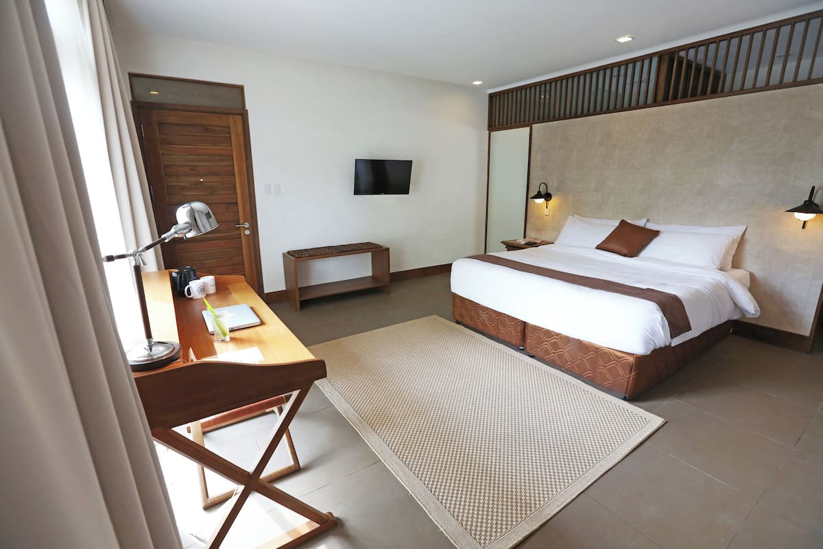 Pride Room | Premium bedding, in-room safe, desk, blackout drapes