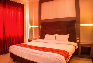 مكتب وأسرّة قابلة للطي