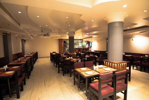 Bar (on property) - Jullundur Hotel (Chandigarh)