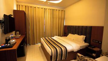Luxury Suite, 1 Bedroom, Non Smoking | In-room safe, individually furnished, desk, blackout curtains