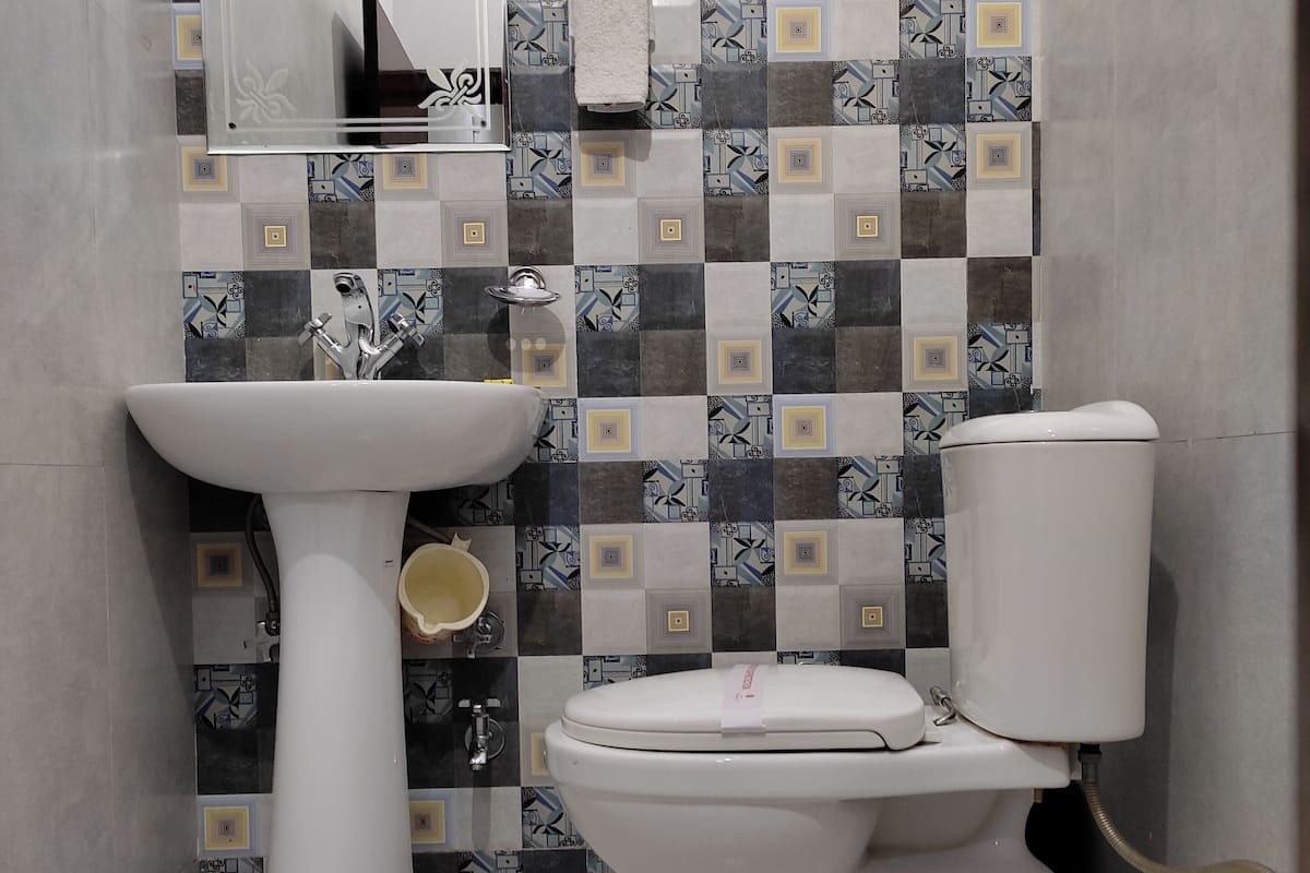 shower, free toiletries, hair dryer, bathrobes