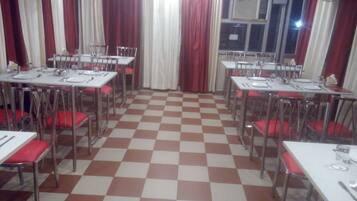 Breakfast, lunch, dinner served; local cuisine