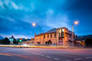 Exterior - Kingston Hotel (Kingston)